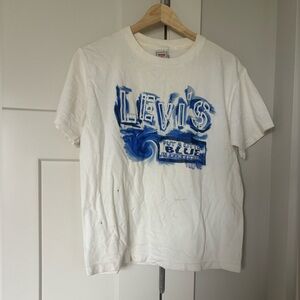 Levi's Vintage Cream T-Shirt with Blue Logo